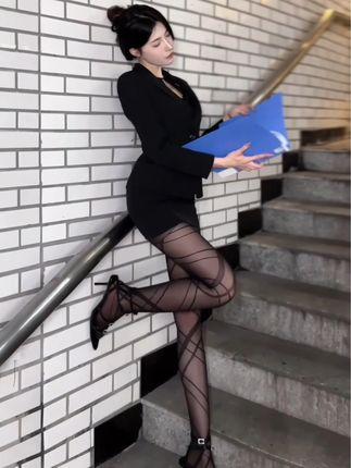 美了个滢微密圈付费作品合集，值得一看的原因