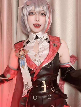 一只佐佐酱(二佐Nisa)微密圈作品资源，未来感科幻主题服装展现独特个性