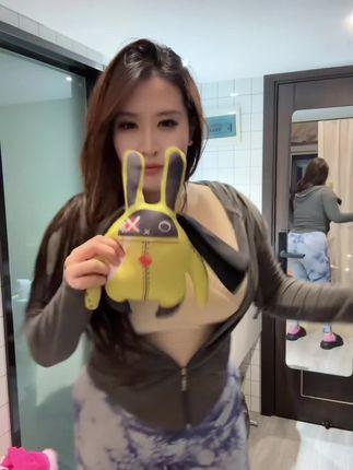 正能量制作牛奶秋刀姨视频,黑蝴蝶VS白蝴蝶谁更受欢迎? 正能量制作牛奶秋刀姨视频,黑蝴蝶VS白蝴蝶谁更受欢迎?