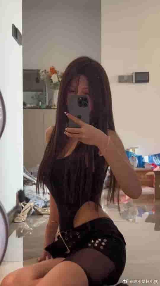 颜值博主刘辉微密圈作品资源惊艳无数粉丝，引领时尚潮流