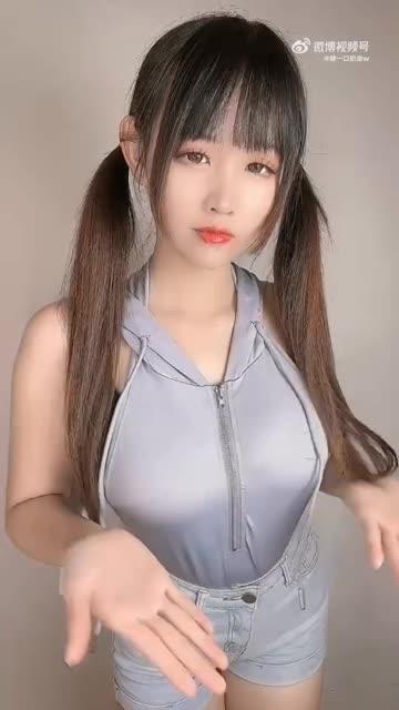 紫色哒豚豚txx呀（童小芯）付费微信朋友圈等合集，尊享独特视听体验