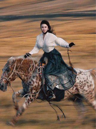 MIYA(米娅)黄色战袍,又到穿裙子的季节了 MIYA(米娅)黄色战袍,又到穿裙子的季节了