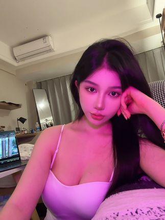 艾拉·Isla的牛仔造型在微密圈中掀起热潮