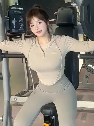 月球造梦家微博私照大揭秘，背后真实生活的一面