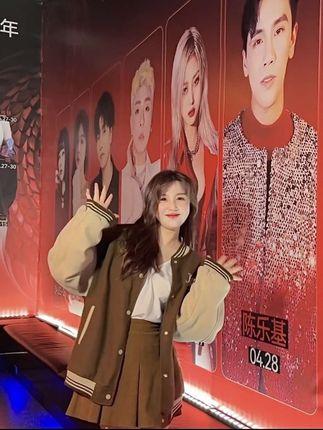 十万口草莓粥粥微密圈写真全集，最独家资源尽在此处