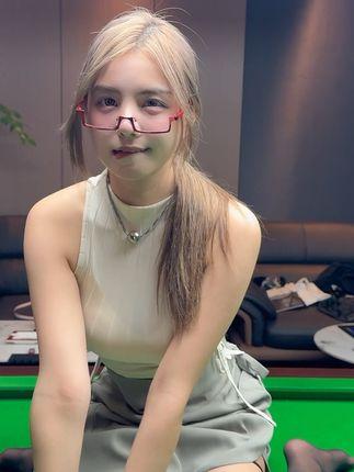 翻白眼的八酱她到底做了什么？解析八酱翻白眼背后的幽默梗