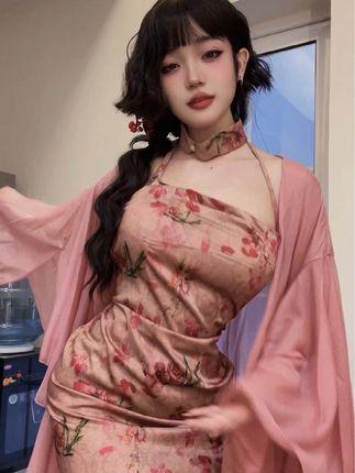 闰节很赞微密圈作品资源展现生机盎然的绿色与红黄花朵