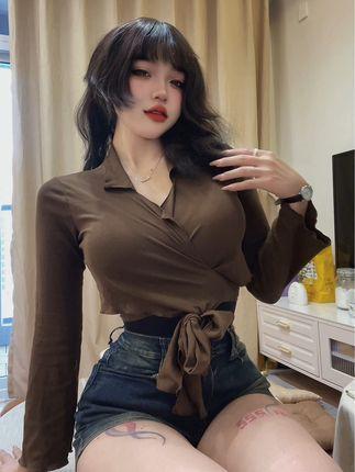 闰节很赞微密圈作品资源展现生机盎然的绿色与红黄花朵