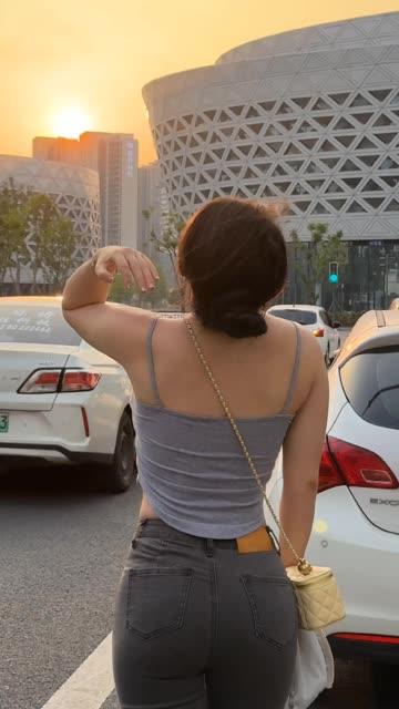 詹詹(詹妮)微密圈穿搭作品分享每日穿搭灵感源源不断，深度解读詹妮的时尚穿搭美学