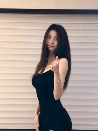 抖音肚脐小师妹带你进入她的微密圈作品圈，揭秘独家内容和互动机会