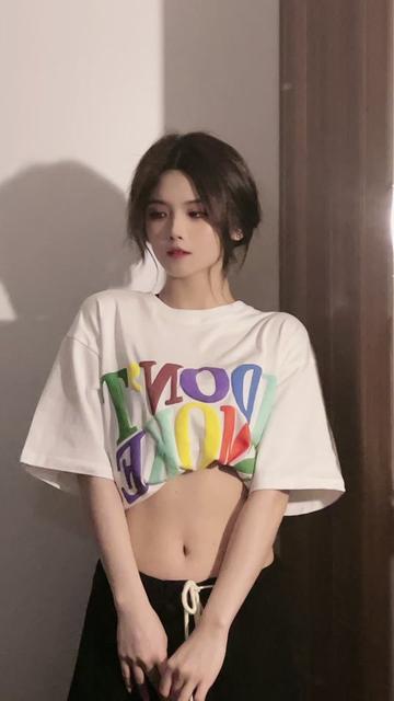 妮是老虎网红陈妮妮微密圈套图视频资源，曝光揭秘颜值魅力