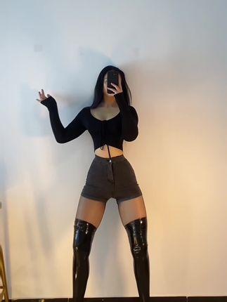 俏妞qiaoniuTT微密圈内的精美图集，尽在其中