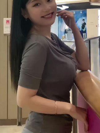 抖音网红奶雯的微密圈资源汇总引发争议，私密诱人内容惊艳呈现