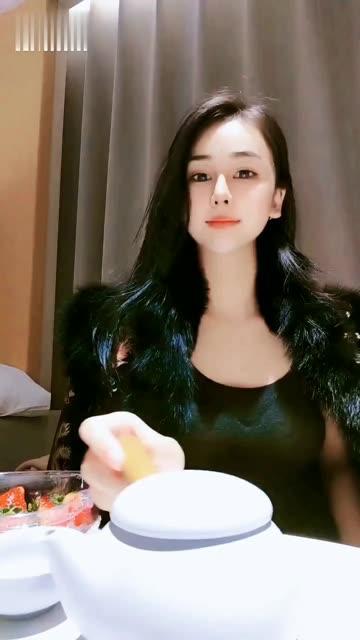 机智可爱肤白貌美的大兔兔的成名经历,探寻她的崛起之路 机智可爱肤白貌美的大兔兔的成名经历,探寻她的崛起之路