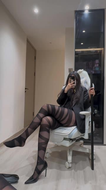 张思允Nice制服写真套图，微密圈独家内容