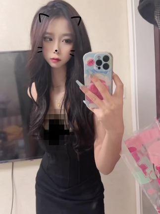 抖音网红不要说我很漂亮(云朵儿的圈子)微密圈作品，完美曲线和清新颜值让人心动