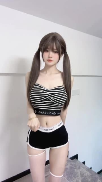 给乔买裙子的微密圈体验,苗族文化刺绣华丽之美的极致呈现 给乔买裙子的微密圈体验,苗族文化刺绣华丽之美的极致呈现