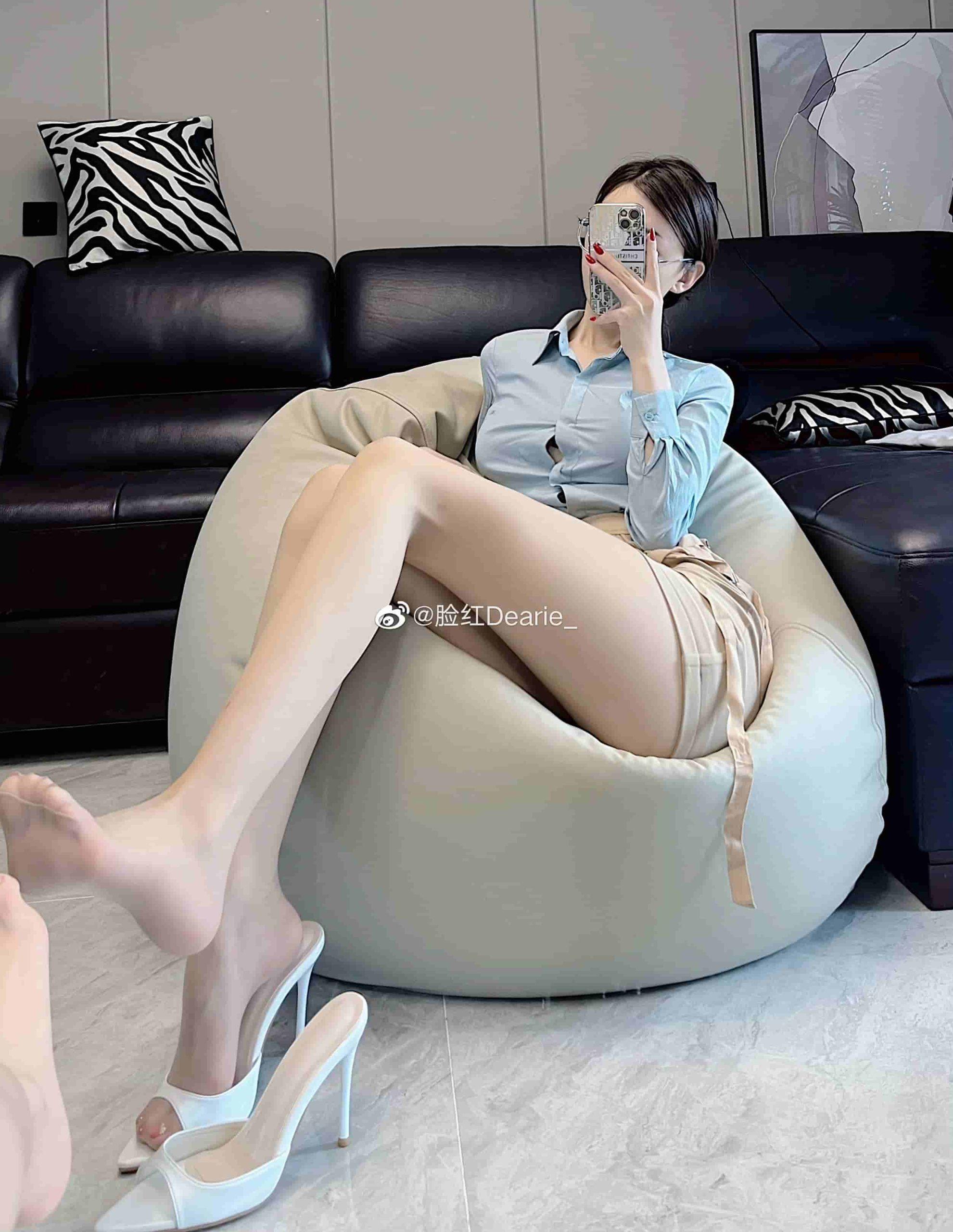 健身博主脸红Dearie微密圈高铁之旅作品，火车卧铺和路虎风采出名