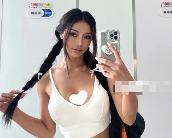 抖音网红KELLYBABYBB微密圈，与粉丝共享快乐与感动