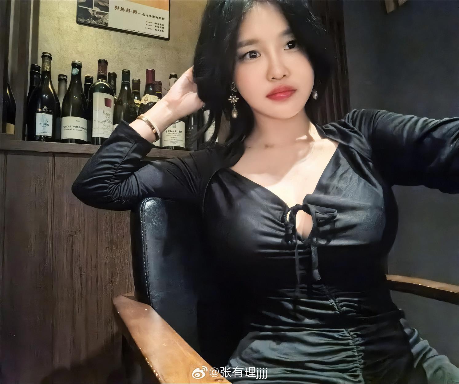 张鑫Amy私密写真她的黑色蕾丝装性感十足,独家图集视频双重呈现 张鑫Amy私密写真她的黑色蕾丝装性感十足,独家图集视频双重呈现