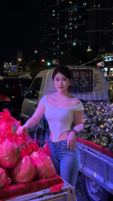 【微-密】詹詹(詹妮)-泳池蓝色比基尼作品鉴赏泳池边的性感女神，探索詹妮的比基尼作品全集