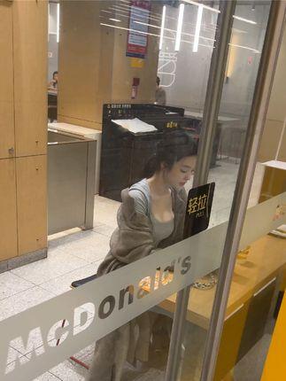 徐珺大哥舰长提督朋友圈系列套图&视频,全新合集 徐珺大哥舰长提督朋友圈系列套图&视频,全新合集