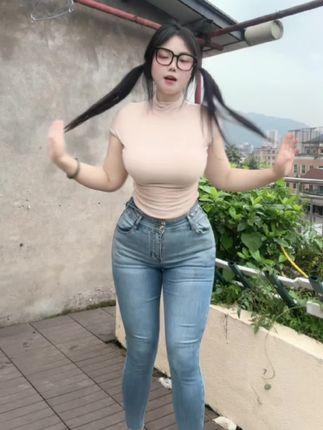 微密圈最新资源曝光，可爱的肉巴性感黑丝新作抢先看