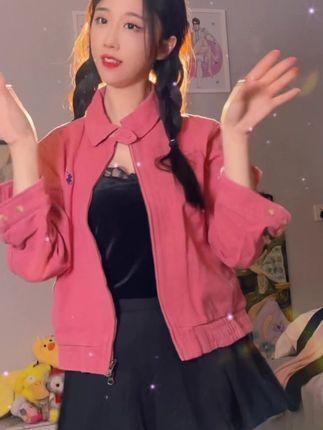 轩子巨2兔大晒私密照,腿边黑色一团引发热议 轩子巨2兔大晒私密照,腿边黑色一团引发热议