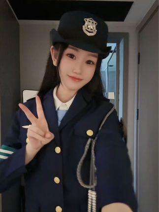 抖音网红林扣弦微密圈作品引领时尚潮流，全新吊带装扮热议