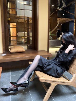 喵小猫吃柠檬微密圈作品魅力展现，维吾尔族身着精致服饰亮相市集