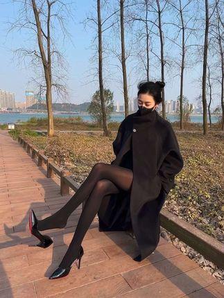 喵小猫吃柠檬微密圈作品魅力展现，维吾尔族身着精致服饰亮相市集