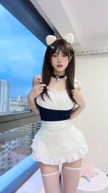 观看抖音上的给乔买裙子微密圈合辑，包括写真和视频的全面展示