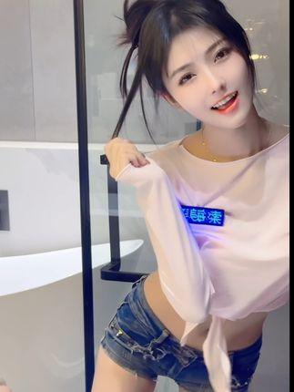 梅美超甜今天就宠幸我的铁粉宝宝,内搭更好看,小裙子惊艳全场 梅美超甜今天就宠幸我的铁粉宝宝,内搭更好看,小裙子惊艳全场