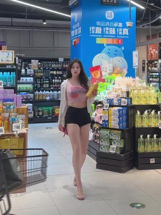 微博网红可可西yyy的微密圈故事，从直播到私房写真