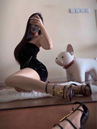 纪念小小v大反差之作解读,解析她作品中的反差与张力 纪念小小v大反差之作解读,解析她作品中的反差与张力