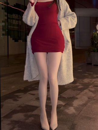 轩子巨2兔大晒私密照,网友询问腿边黑色的一团是什么? 轩子巨2兔大晒私密照,网友询问腿边黑色的一团是什么?