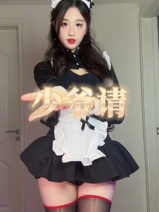 轩子巨2兔大晒私密照,网友询问腿边黑色的一团是什么? 轩子巨2兔大晒私密照,网友询问腿边黑色的一团是什么?