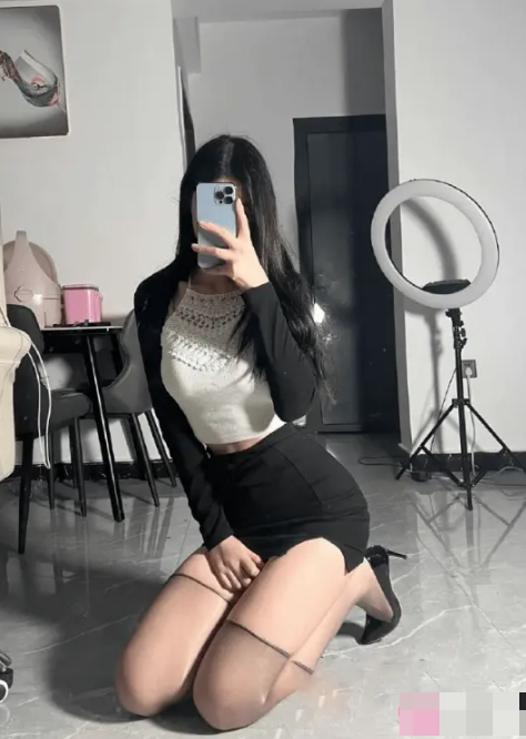 网红陈妮妮uni微密收费图片瓜网友：反差真大！