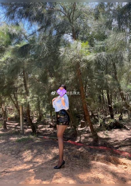 迷人的五姨太微密圈免费图集，抖音网红的魅力展现