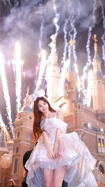 小萌子mmm微博微密圈身材展示（苗条身材的小萌子微博合集）