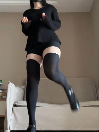 麻辣兔头baby微密圈作品时尚焦点，性感长腿自信态度成就真正微胖女孩