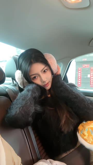 亚亚亚辰微密圈封面大曝光，惊艳画面