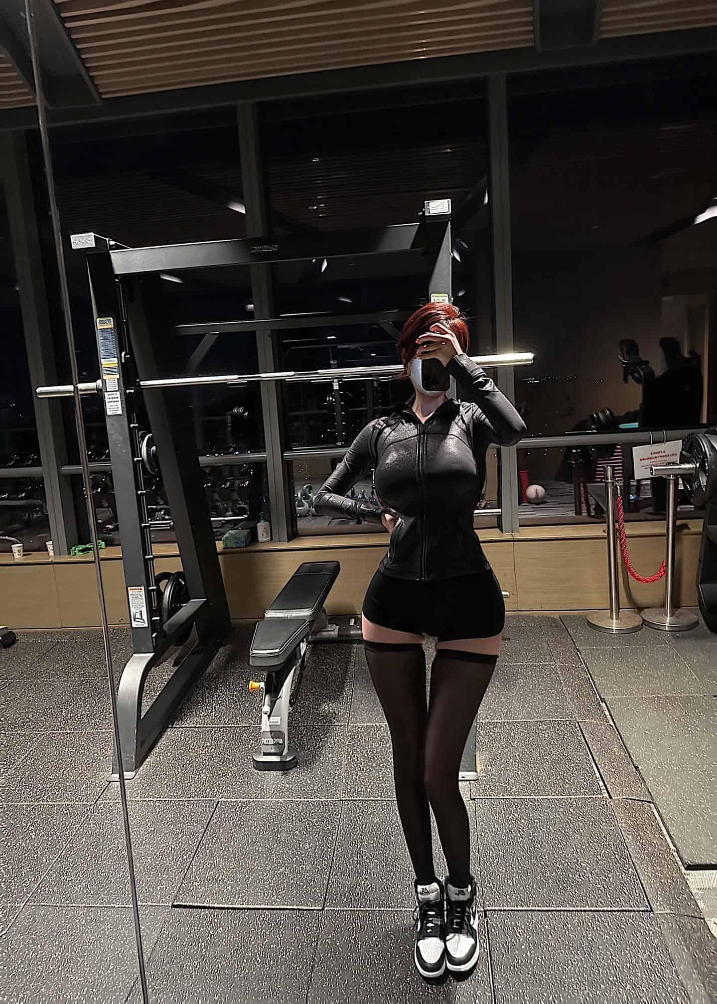 性感多才多艺游戏主播脸红Dearie微密圈作品展现，短视频大咖的魅力