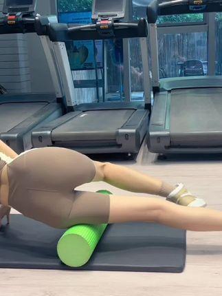 葛征微密圈红底高跟鞋作品展现，突破性时尚引领穿搭新风潮