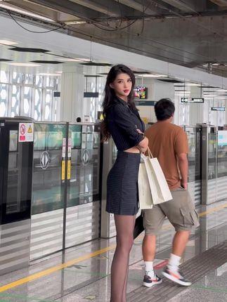 葛征微密圈红底高跟鞋作品展现，突破性时尚引领穿搭新风潮