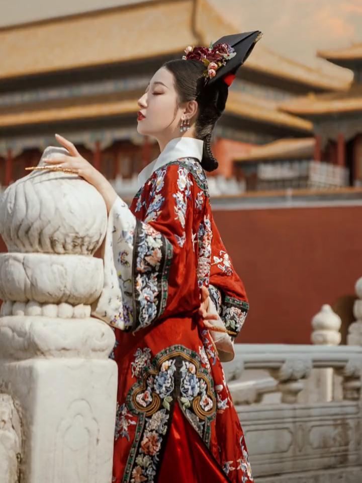 唐十七抖音视频背后的故事，她如何用短视频吸引观众