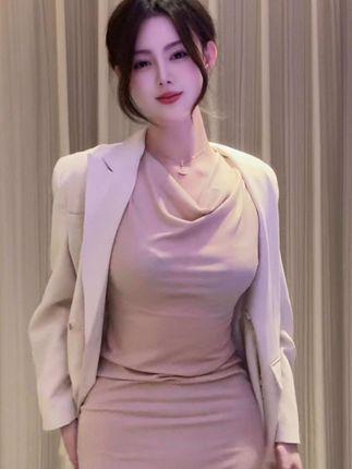 微博奶团奶团微密圈作品颜值身材完美结合，抖音保护小团引发追捧狂潮