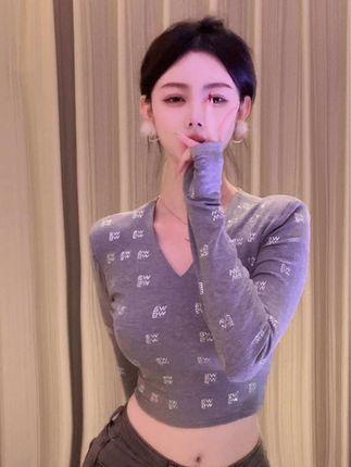 微博奶团奶团微密圈作品颜值身材完美结合，抖音保护小团引发追捧狂潮