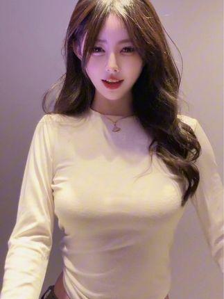 微博奶团奶团微密圈作品颜值身材完美结合，抖音保护小团引发追捧狂潮