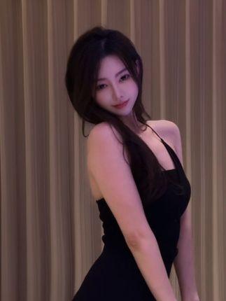 微博奶团奶团微密圈作品颜值身材完美结合，抖音保护小团引发追捧狂潮